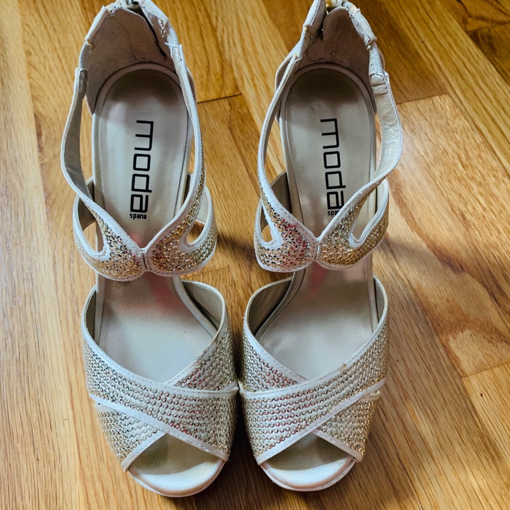 Moda Spana size 8 gold sandal
